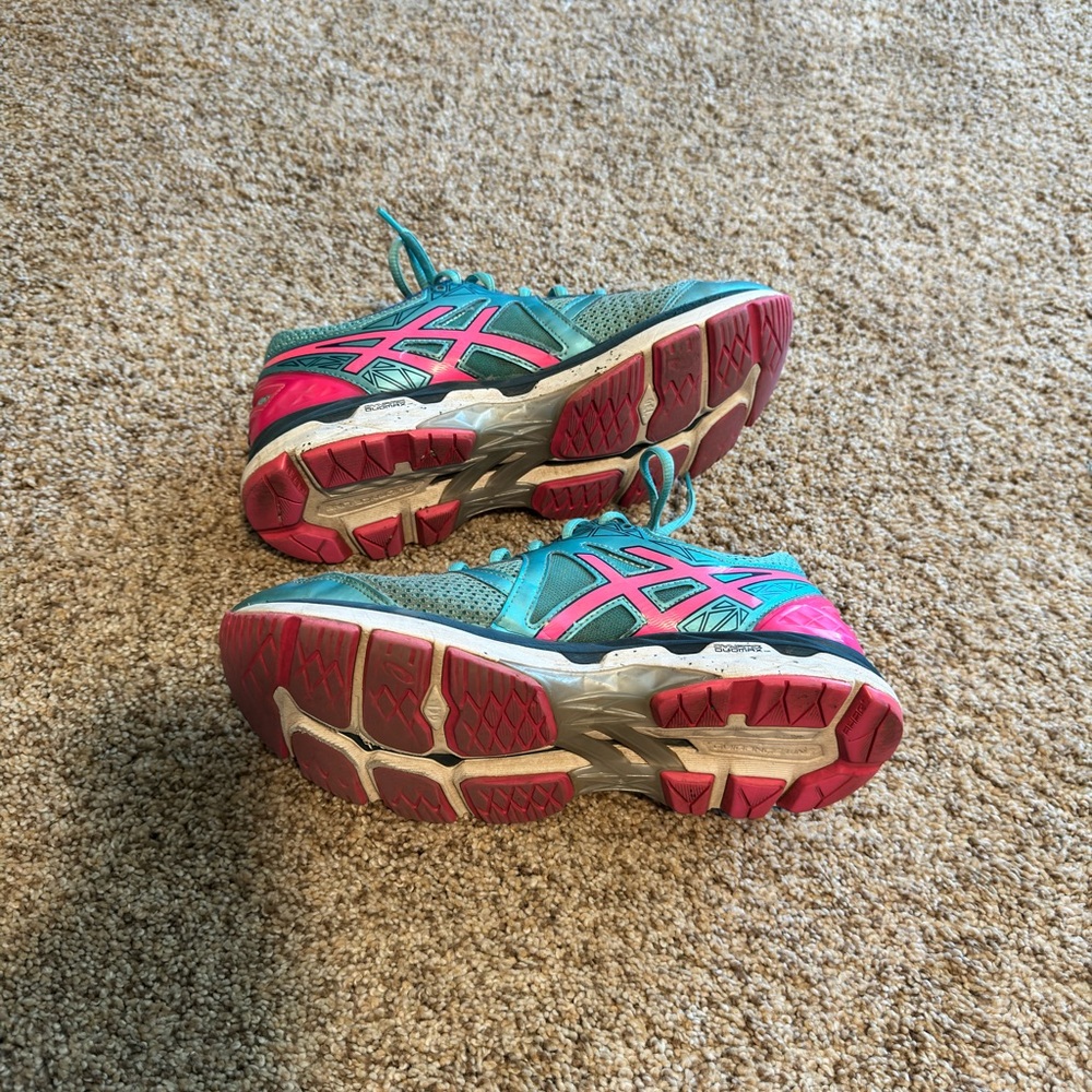 ASICS Running Shoes - Picture 3 of 3